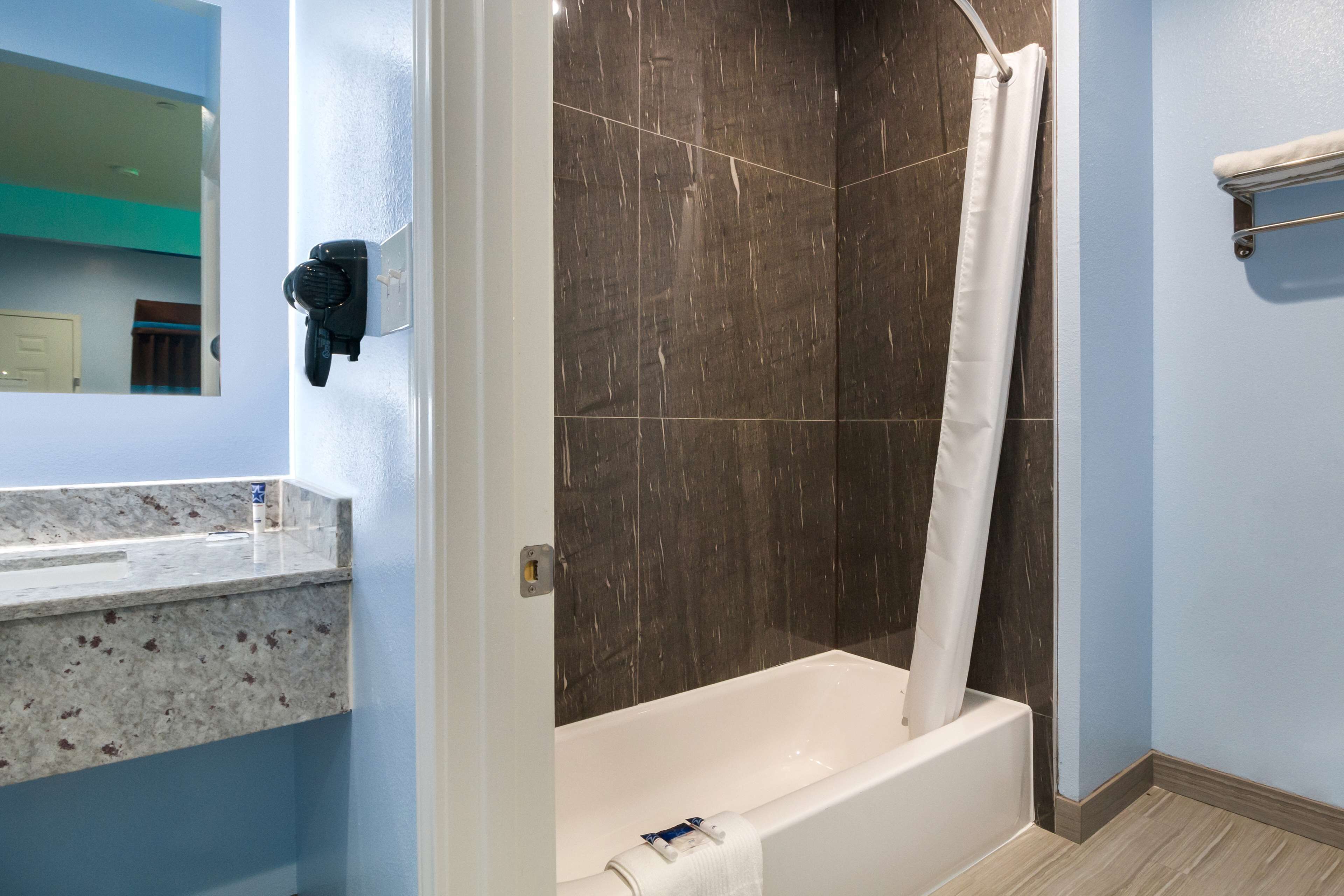 combined shower/bathtub, free toiletries, hair dryer, towels