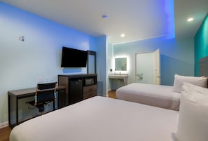 Quarto, 2 camas Queen, acessível, para não fumantes | Roupas de cama de algodão egípcio, roupas de cama premium