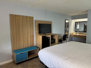 Room, 1 King Bed, Mobility Accessible, Non Smoking (Bathtub W/grab Bars)