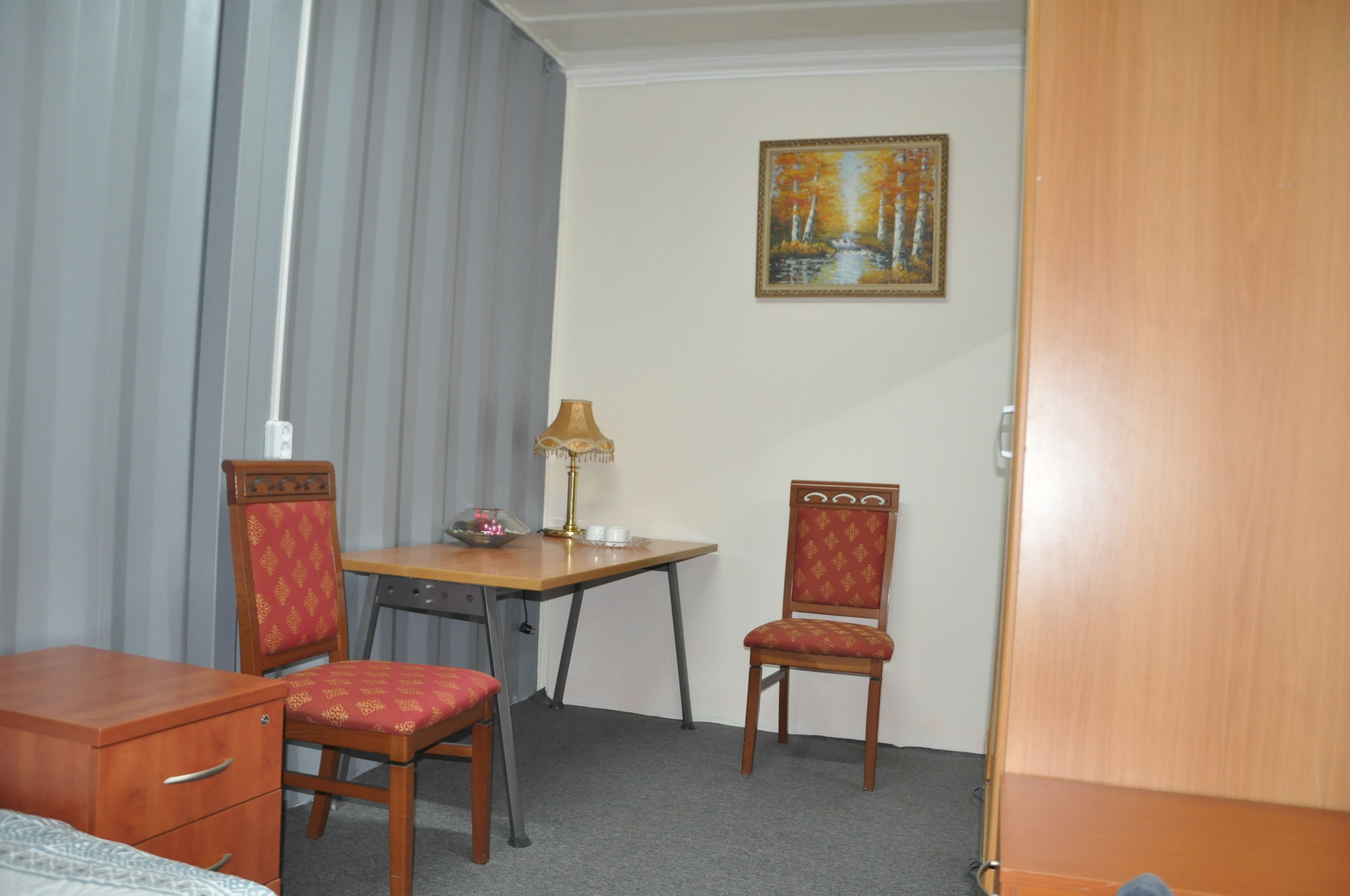 객실 내 금고, 책상, 노트북 작업 공간, 다리미/다리미판