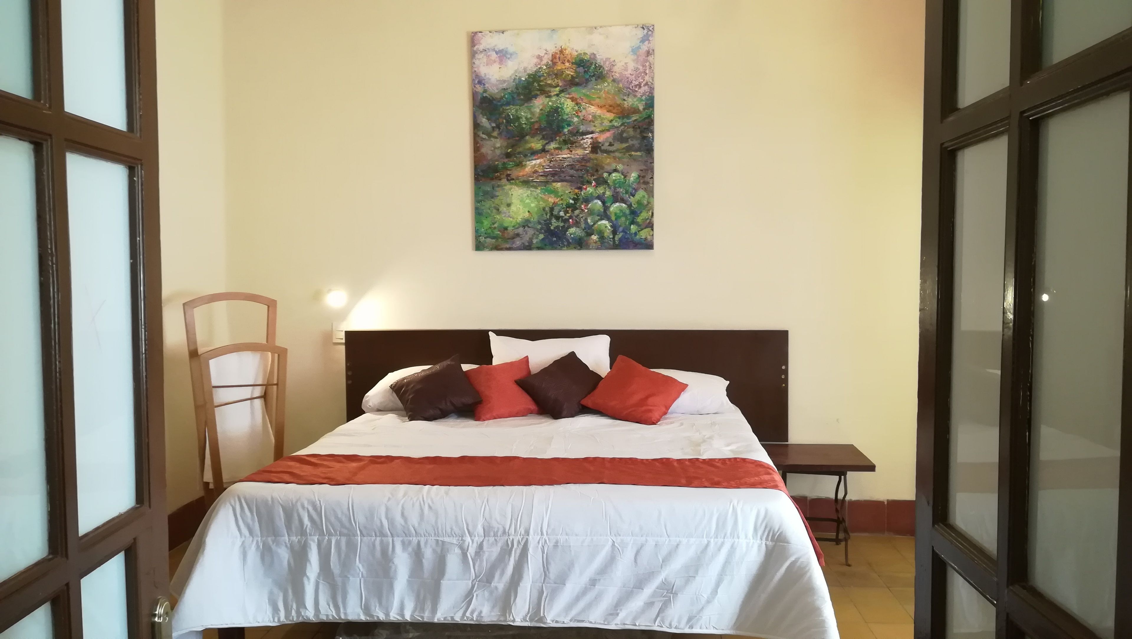 Caja de seguridad en la habitación y decoración personalizada 