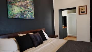 Caja de seguridad en la habitación y decoración personalizada