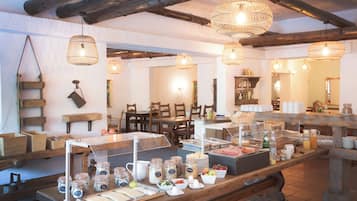 Tägliches kontinentales Frühstück (10.00 EUR pro Person)