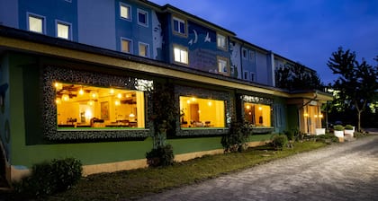 Elan Hotel