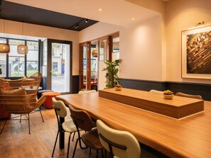 Buffet déjeuner (14.50 EUR par personne)