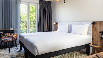 Standard Room, 2 Twin Beds | Desk, laptop workspace, blackout drapes, soundproofing