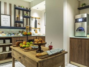 Free daily buffet breakfast 