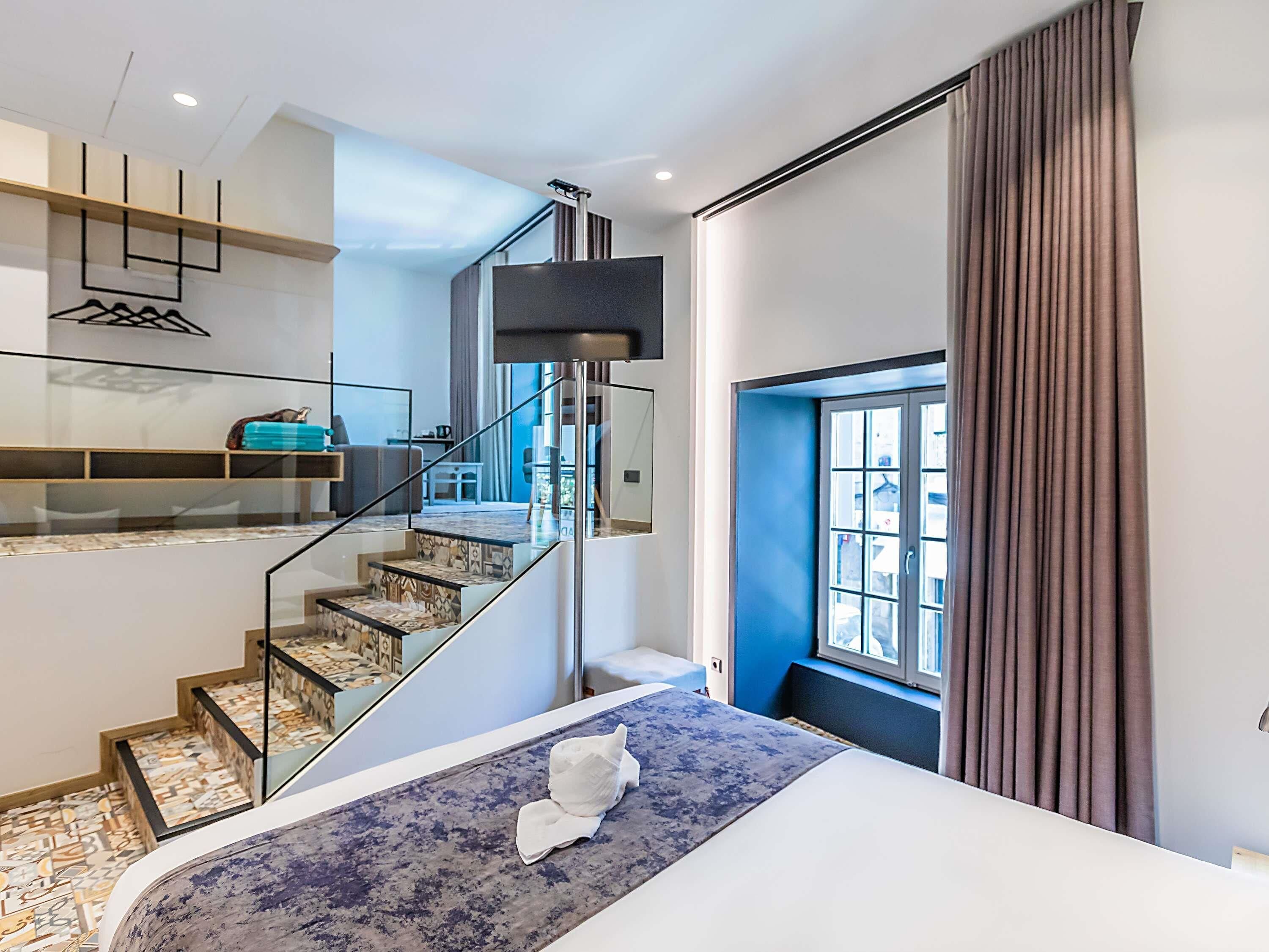 Escriptori, habitacions insonoritzades i bressols gratuïts 