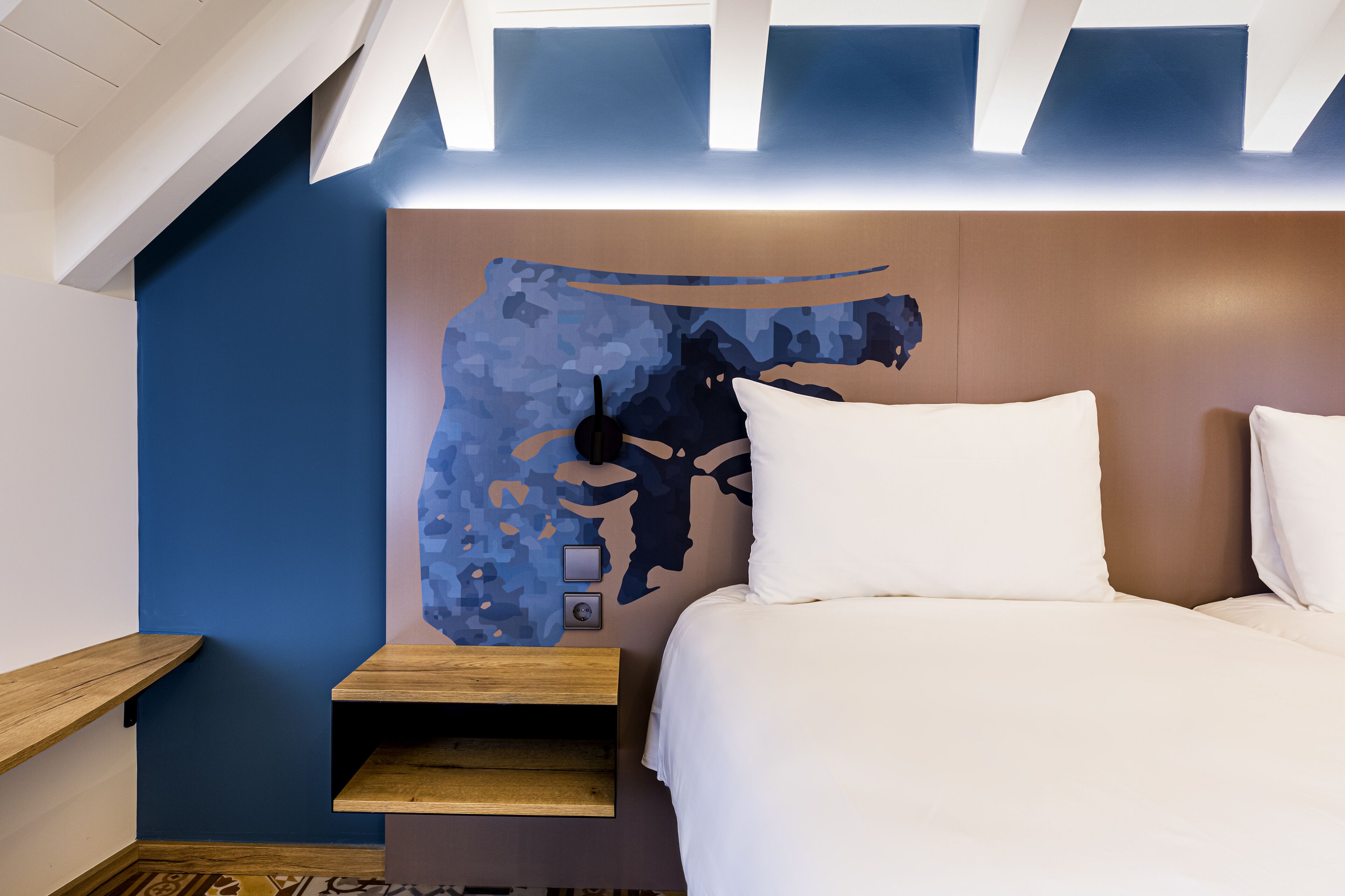 room, 3 single beds | desk, soundproofing, free cots/infant beds, free wifi