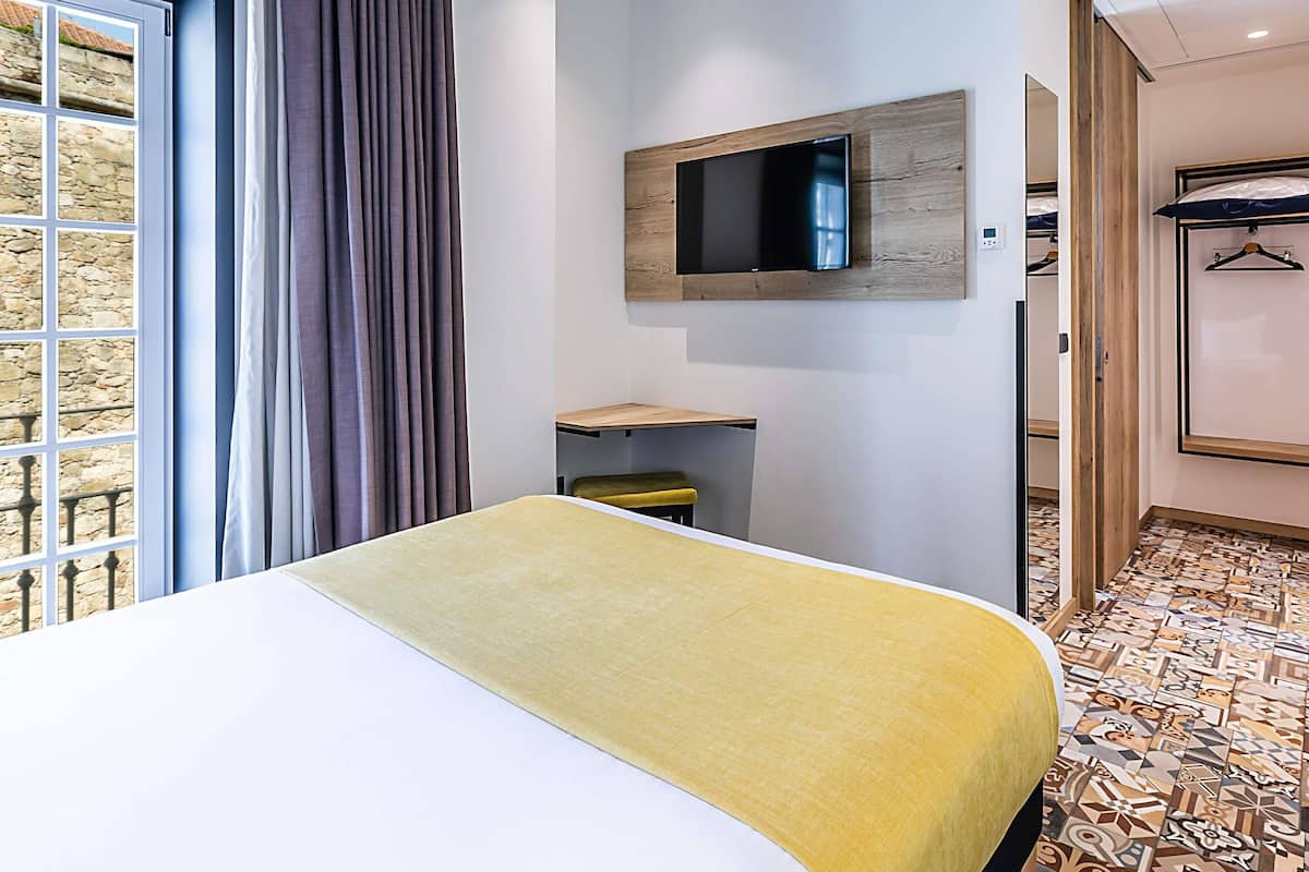 Standard Room, 1 Double Bed | Desk, soundproofing, free cribs/infant beds, free WiFi