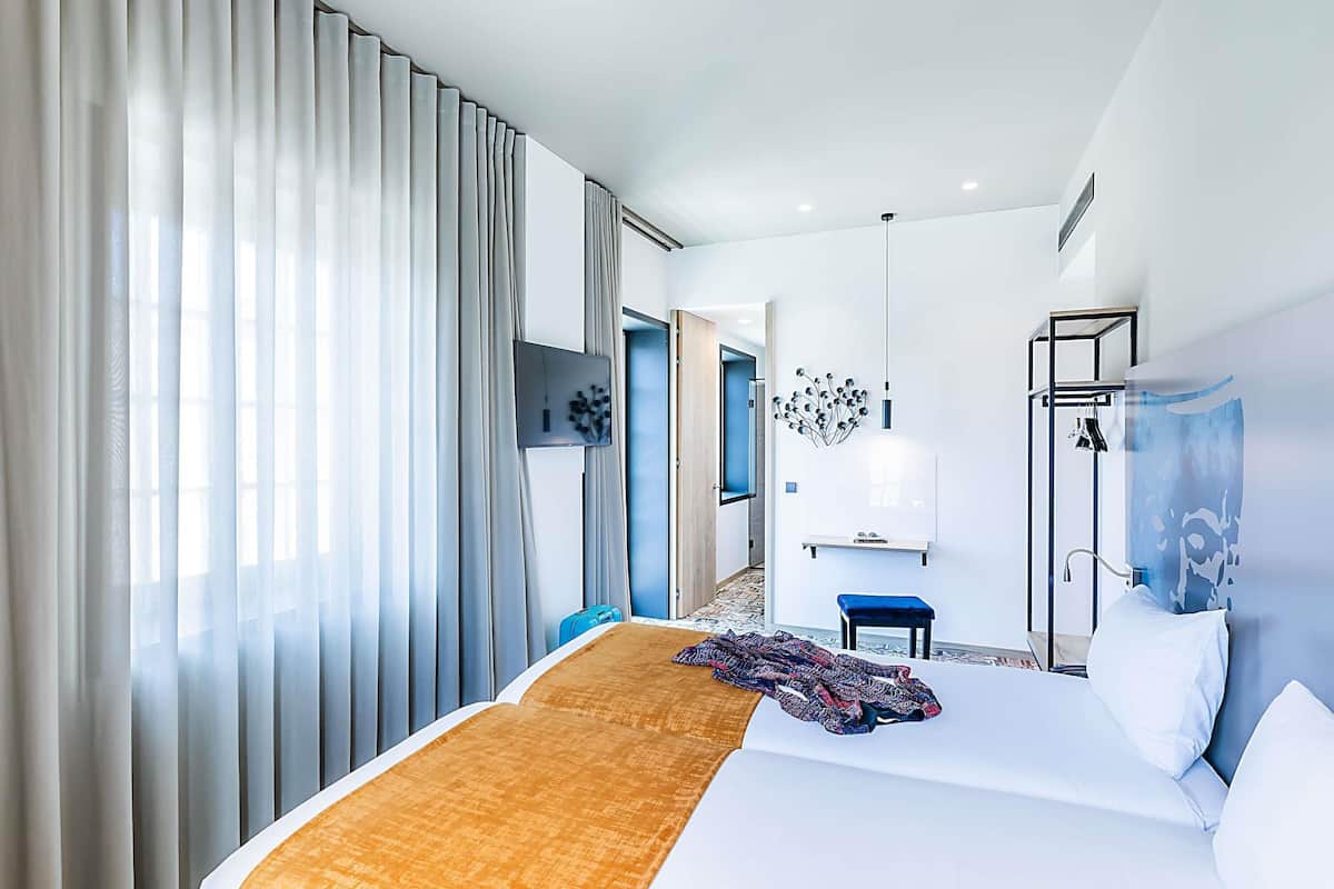 Sistema de insonorización, wifi gratis y ropa de cama 