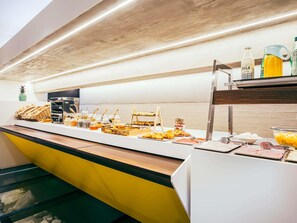 Daily buffet breakfast (EUR 9.0 per person)