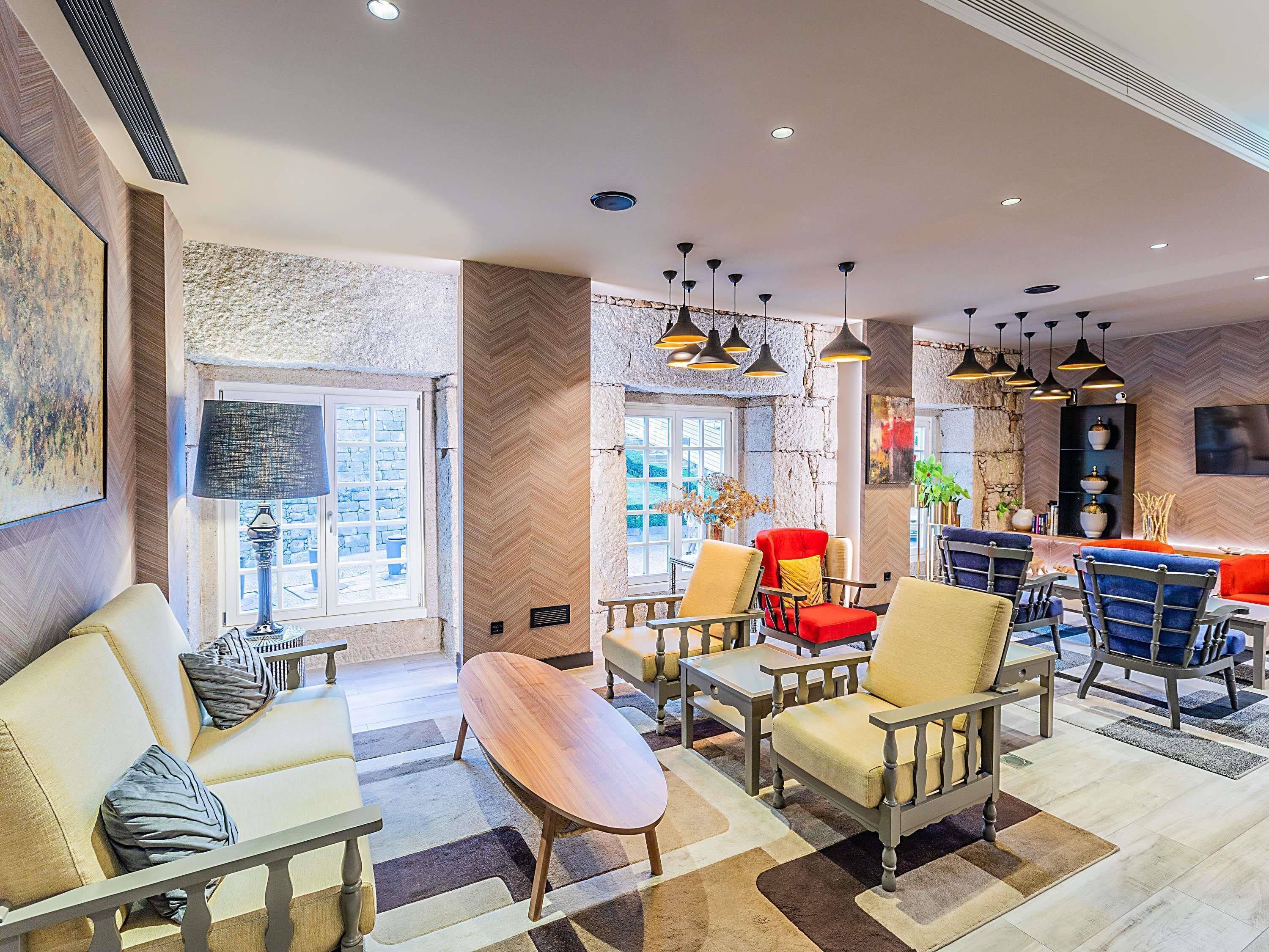 Bar (trong khuôn viên)