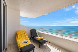 Apartment, 1 King-Bett und Schlafsofa (Beachfront condo with huge views/pool) | Unterkunftsgelände