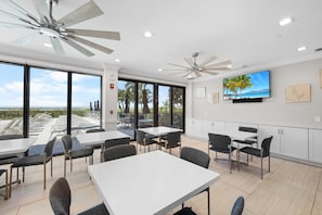 Condo, 1 King Bed with Sofa bed (Tradewinds 701) | Dining