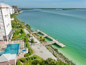 Apartment, Mehrere Betten (Top floor beachfront condo with ocean) | Strand-/Meerblick