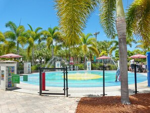 Appart'hôtel, 2 lits une place (Idyllic condo with brief walk to beac) | Espace pour enfants