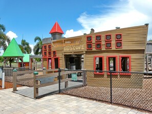 Appart'hôtel, 2 lits une place (Idyllic condo with brief walk to beac) | Enceinte de l’hébergement