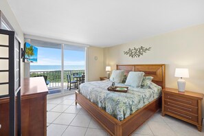 Condo, Multiple Beds (Stylish beachfront condo with pool an) - Stylish Beachfront Condo With Pool and Ocean Views (Marco Island)