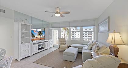 Cozy Beachfront Condo With Pool and Ocean Views