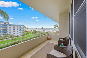 Apartment, 2 Queen-Betten (Cozy beachfront condo with pool and o) | Unterkunftsgelände