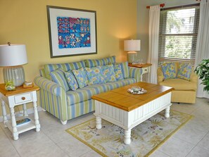 Living area - Bungalow-style Beachfront Condo With Pool (Marco Island)