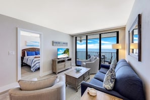 公寓客房, 1 張加大雙人床及 1 張梳化床 (Charming beachfront condo with pool, ) | 客廳