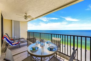 Outdoor dining - Charming Beachfront Condo With Pool, spa and Views (Marco Island)