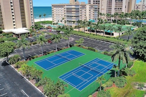 公寓客房, 1 張加大雙人床及 1 張梳化床 (Charming beachfront condo with pool, ) | 運動場