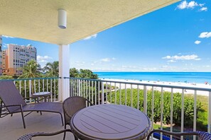 Condo, 1 cama King size (Luxurious beachfront condo with glori) | Áreas de la propiedad