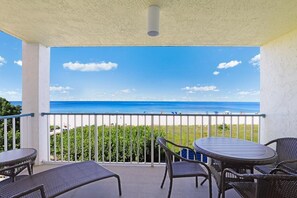 Condo, 1 très grand lit (Luxurious beachfront condo with glori) | Restauration en plein air