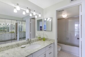 Condo, 1 King Bed (Front unit facing beach with wraparou) | Bathroom