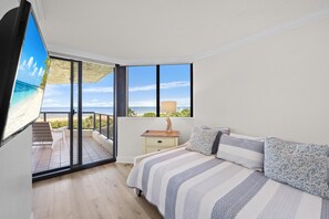 Condo, Multiple Beds (Stylish beachfront condo with spa/poo)