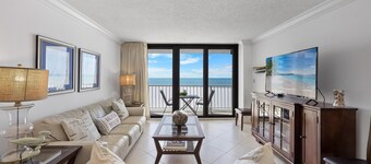 Eye-catching Beachfront Condo With Pool and Nice Views