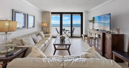 Eye-catching Beachfront Condo With Pool and Nice Views