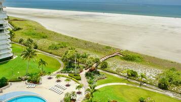 Condo, 1 King Bed with Sofa bed (Eye-catching beachfront condo with po) | Beach/ocean view