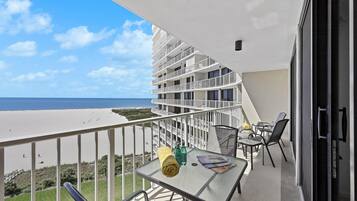 Condo, 1 King Bed with Sofa bed (Eye-catching beachfront condo with po) | Property grounds