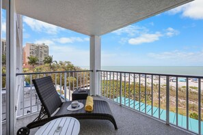 Appart'hôtel, 1 très grand lit (Unique beachfront condo with panorami) | Enceinte de l’hébergement
