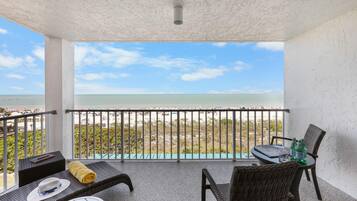 Condo, 1 King Bed (Unique beachfront condo with panorami) | Outdoor dining