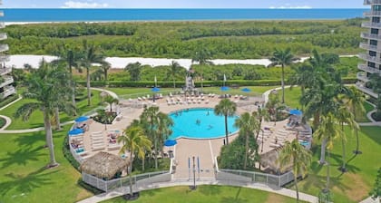 Beachfront Condo With Pool/views From two Balconies