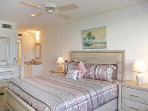 2 bedrooms, iron/ironing board, free WiFi, bed sheets - Coastal Style Condo With Pool, spa and Steps to Beach (Marco Island)