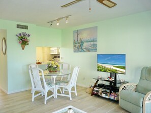 2 bedrooms, iron/ironing board, free WiFi, bed sheets - Coastal Style Condo With Pool, spa and Steps to Beach (Marco Island)