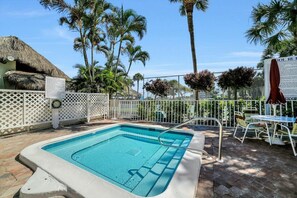 Condo, 2 camas Queen (Anglers Cove D-404) | Piscina | Piscina aquecida
