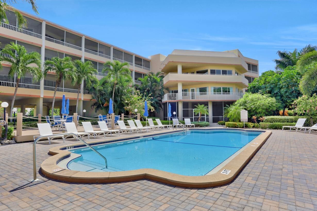 Íbúð - mörg rúm (Beach Club 212) | Laug | Upphituð laug