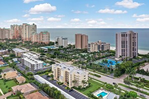 Kondominium, 1 Tempat Tidur King dengan tempat tidur Sofa (Peaceful condo with pool across from ) | Eksterior