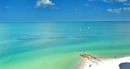 Peaceful Condo With Pool Across From South Beach