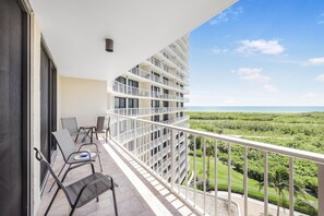 Condo, 1 cama King size y sofá cama (Alluring beachfront condo with pool a) | Áreas de la propiedad