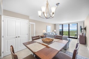 Condo, 1 King Bed with Sofa bed (Alluring beachfront condo with pool a) | Dining