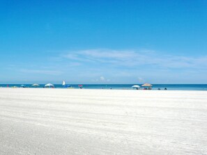 Appart'hôtel, 1 grand lit et 1 canapé-lit (Beach Club 413) | Plage