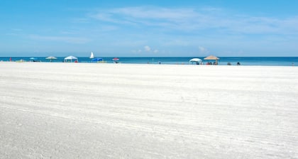 Beach Club 413